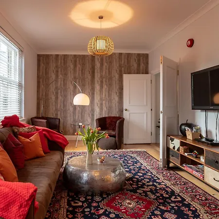 The Zenscape - Chic 2 Bedroom Apartment In Covent Garden L Sleeps 6 With Sofa Bed L Prime Location Plus Free Wifi L Perfect For Business & Leisure Travelers L 15Percent Off Weekly & 20Percent Off Monthly Stays! Londen Buitenkant foto