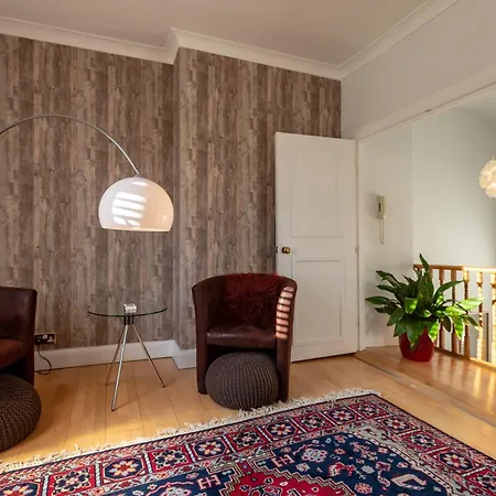 The Zenscape - Chic 2 Bedroom Apartment In Covent Garden L Sleeps 6 With Sofa Bed L Prime Location Plus Free Wifi L Perfect For Business & Leisure Travelers L 15Percent Off Weekly & 20Percent Off Monthly Stays! Londen Buitenkant foto