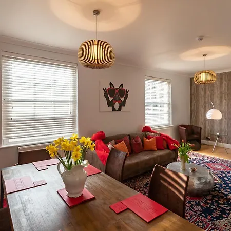 The Zenscape - Chic 2 Bedroom Apartment In Covent Garden L Sleeps 6 With Sofa Bed L Prime Location Plus Free Wifi L Perfect For Business & Leisure Travelers L 15Percent Off Weekly & 20Percent Off Monthly Stays! Londen Buitenkant foto