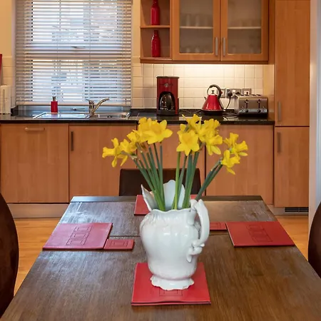 The Zenscape - Chic 2 Bedroom Apartment In Covent Garden L Sleeps 6 With Sofa Bed L Prime Location Plus Free Wifi L Perfect For Business & Leisure Travelers L 15Percent Off Weekly & 20Percent Off Monthly Stays! Londen Buitenkant foto