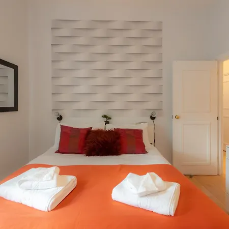 The Zenscape - Chic 2 Bedroom Apartment In Covent Garden L Sleeps 6 With Sofa Bed L Prime Location Plus Free Wifi L Perfect For Business & Leisure Travelers L 15Percent Off Weekly & 20Percent Off Monthly Stays! Londen Buitenkant foto