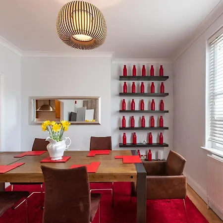 The Zenscape - Chic 2 Bedroom Apartment In Covent Garden L Sleeps 6 With Sofa Bed L Prime Location Plus Free Wifi L Perfect For Business & Leisure Travelers L 15Percent Off Weekly & 20Percent Off Monthly Stays! Londen Buitenkant foto