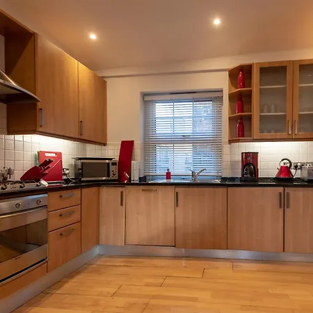 The Zenscape - Chic 2 Bedroom Apartment In Covent Garden L Sleeps 6 With Sofa Bed L Prime Location Plus Free Wifi L Perfect For Business & Leisure Travelers L 15Percent Off Weekly & 20Percent Off Monthly Stays! Londen Buitenkant foto